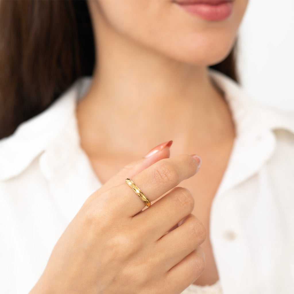 Zierlicher gehämmerter Band-Dreh-Fidget-Ring