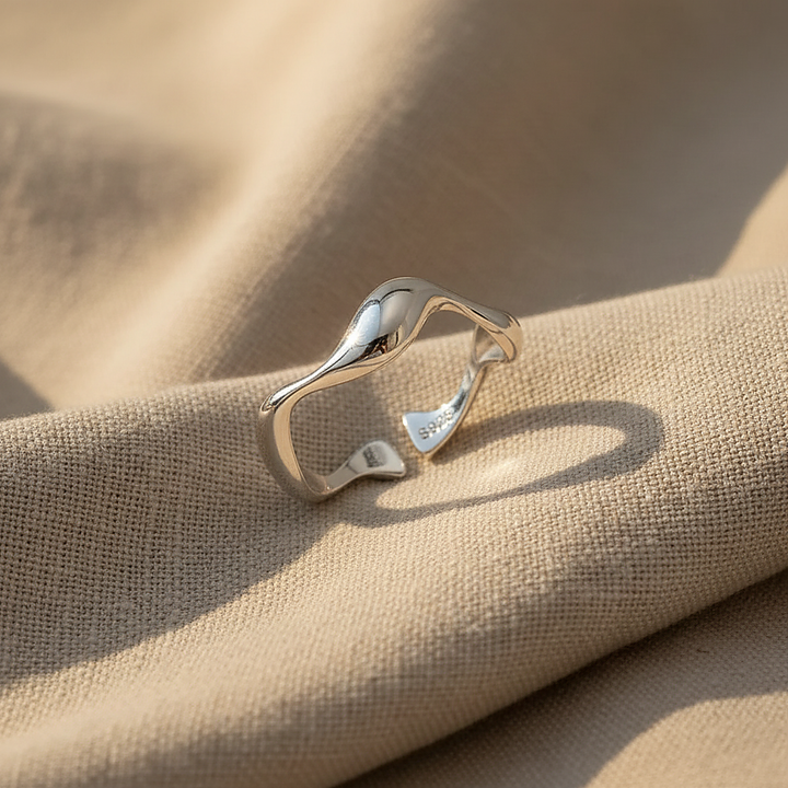 Oceane ring on linen