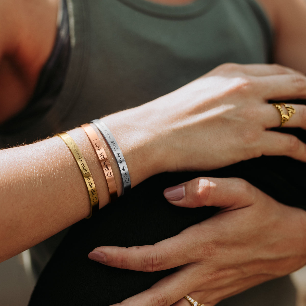 Smuk pige, du kan klare svære ting - armbånd med åbning