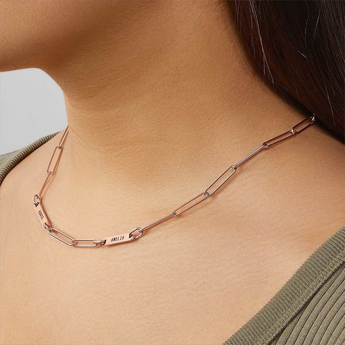 Collana con fermaglio e nomi personalizzati