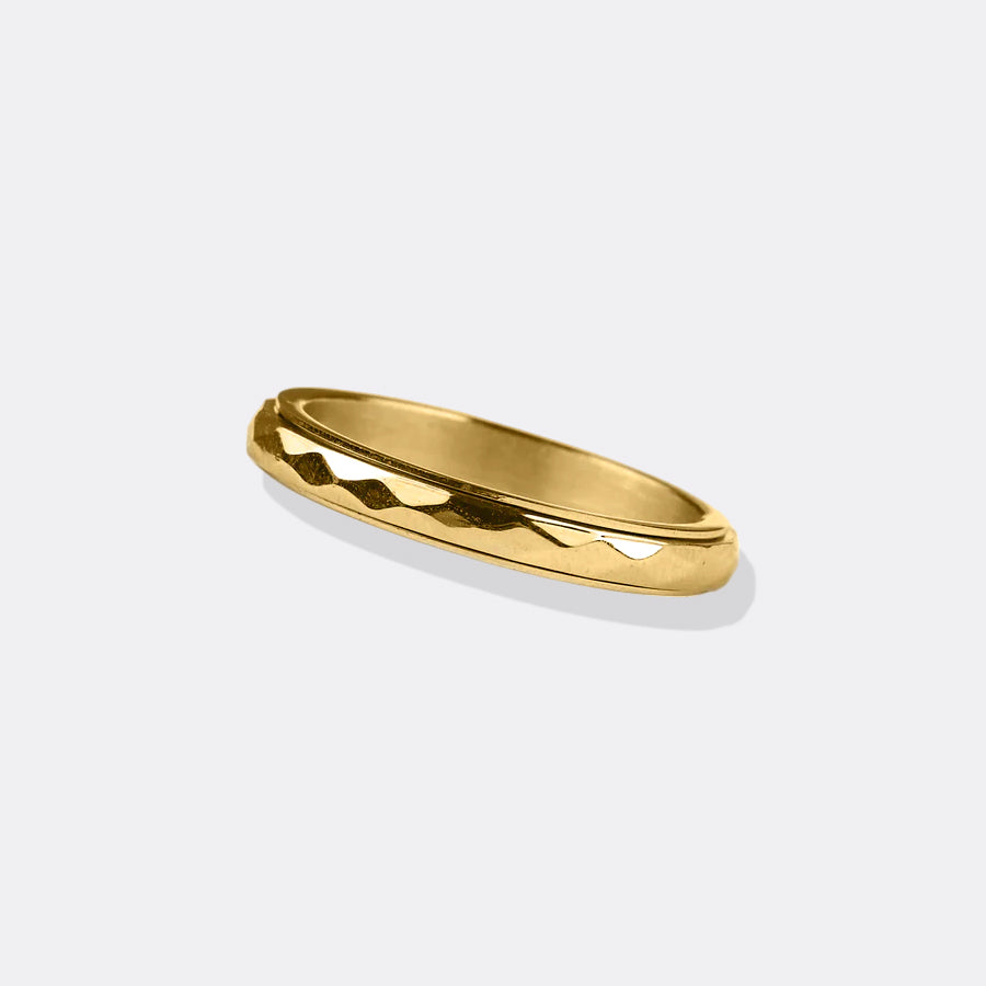 Zierlicher gehämmerter Band-Dreh-Fidget-Ring