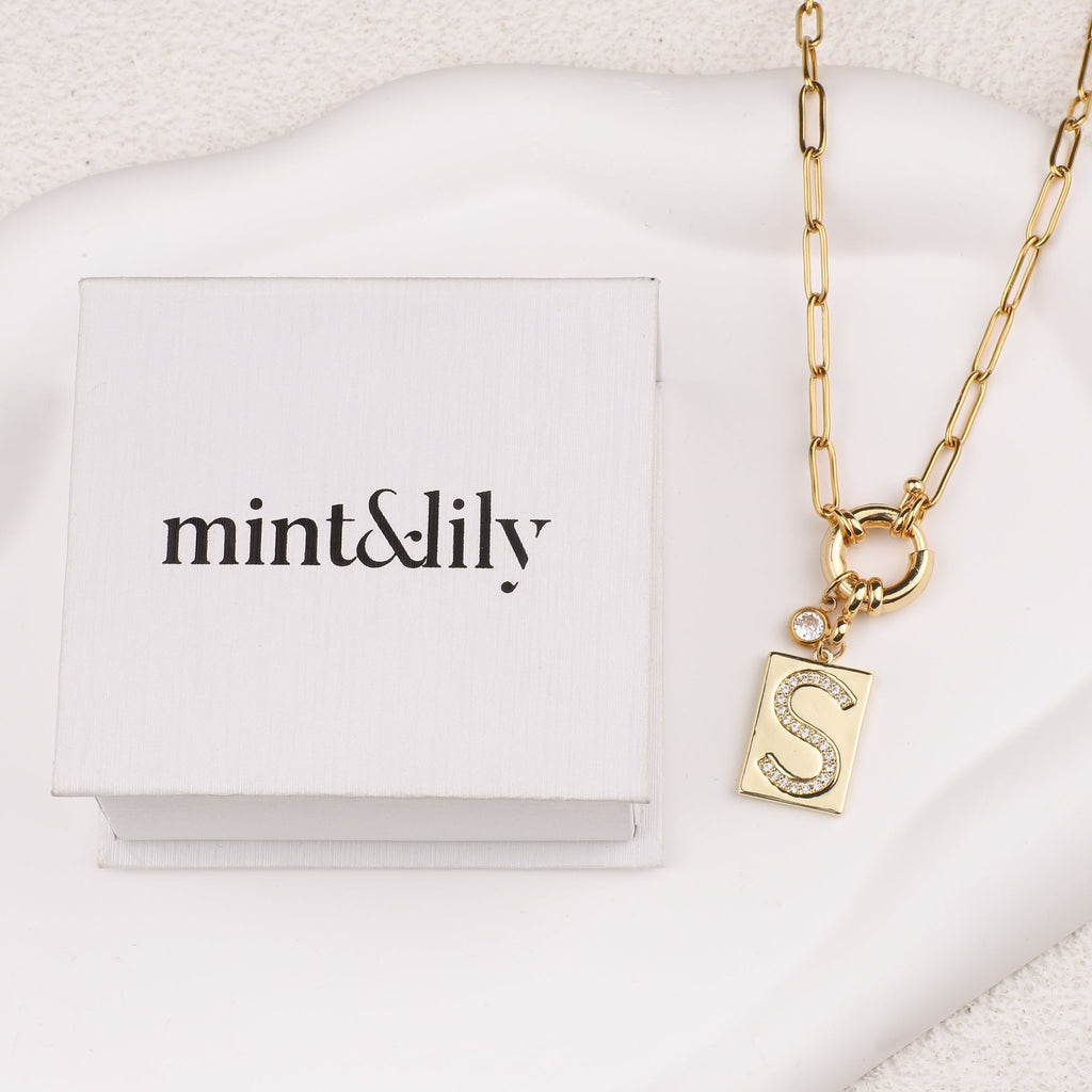 Collier pendentif initial pavé avec chaîne trombone  