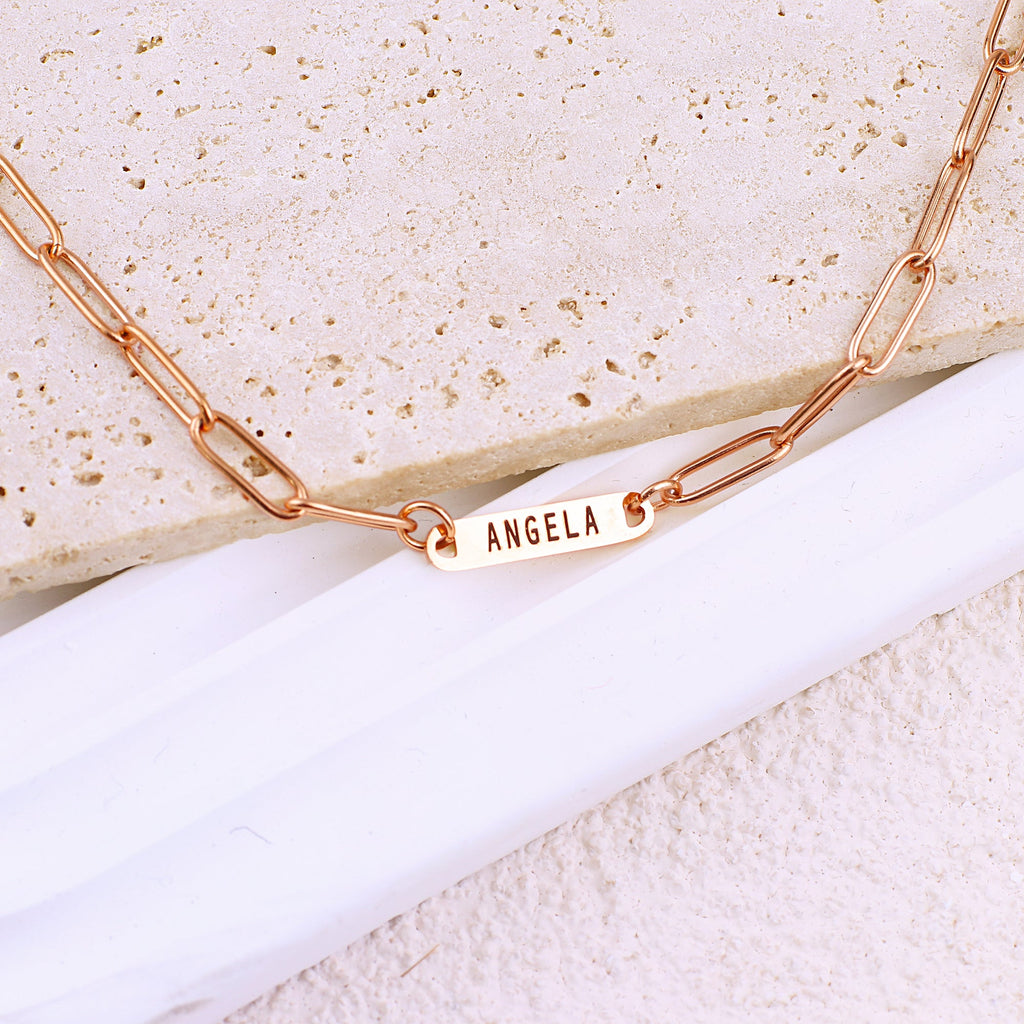 Collana con fermaglio e nomi personalizzati