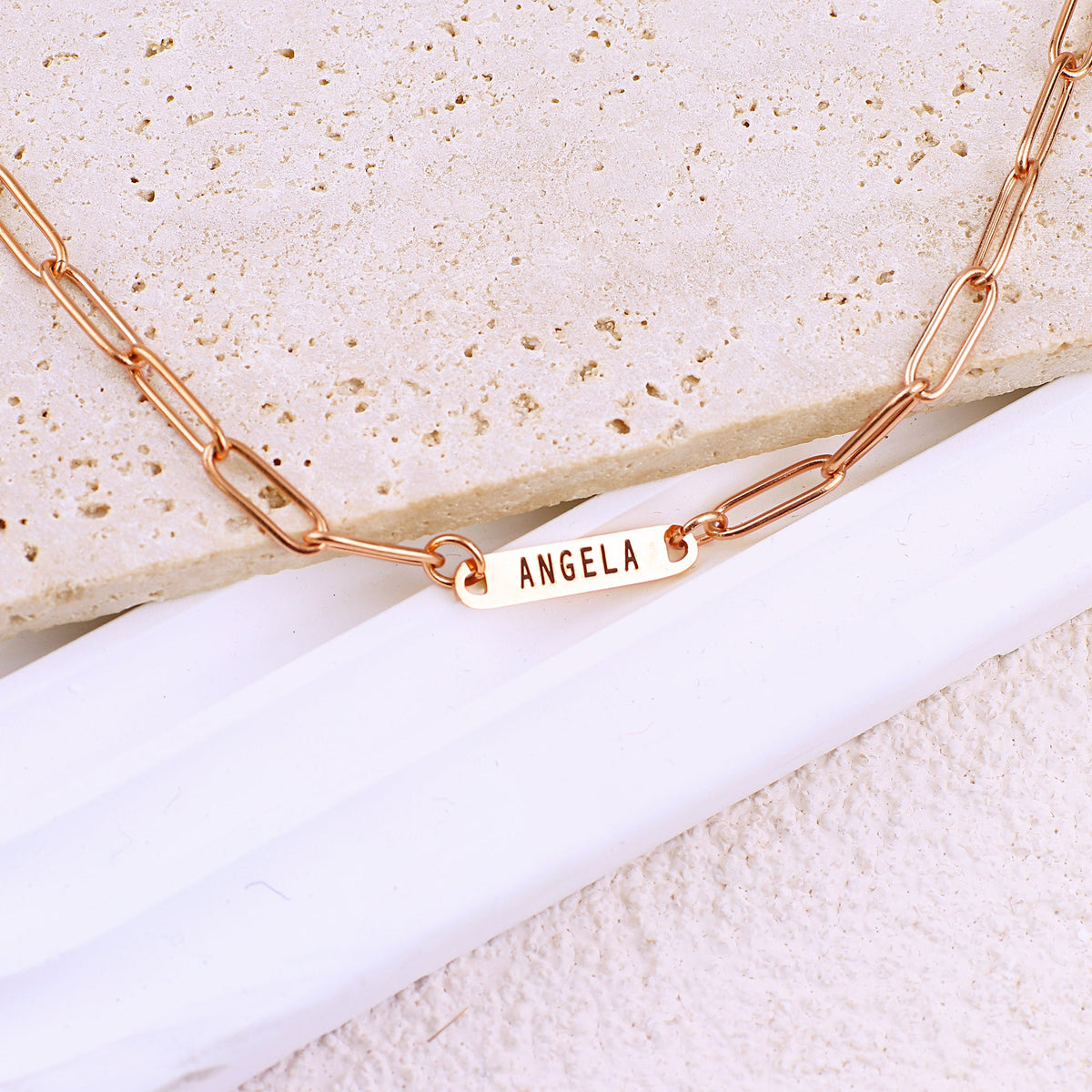 Collana con fermaglio e nomi personalizzati
