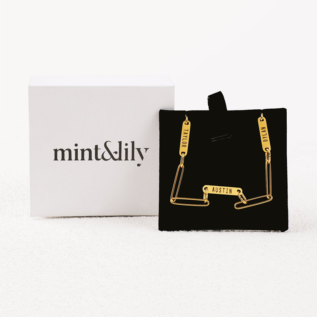 Collana con fermaglio e nomi personalizzati