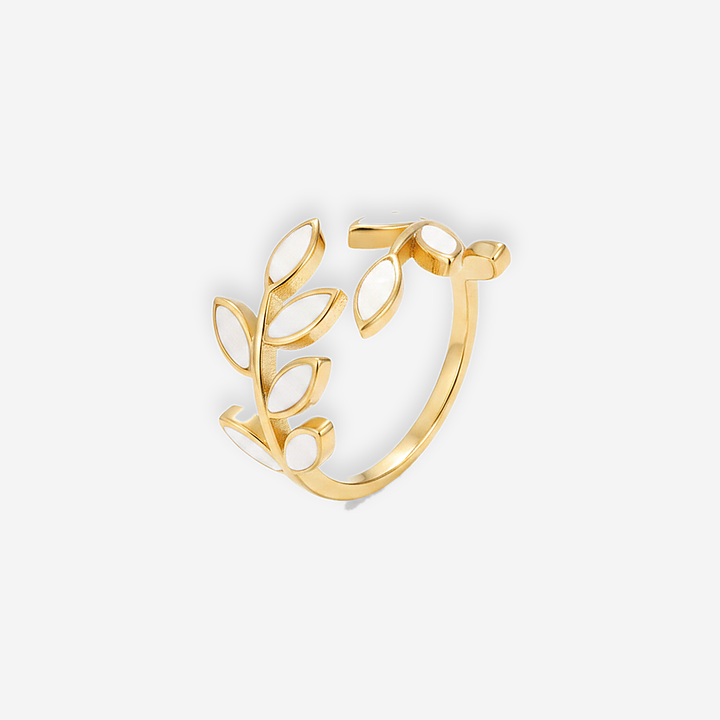 Serene Gold Leaf Ring detail