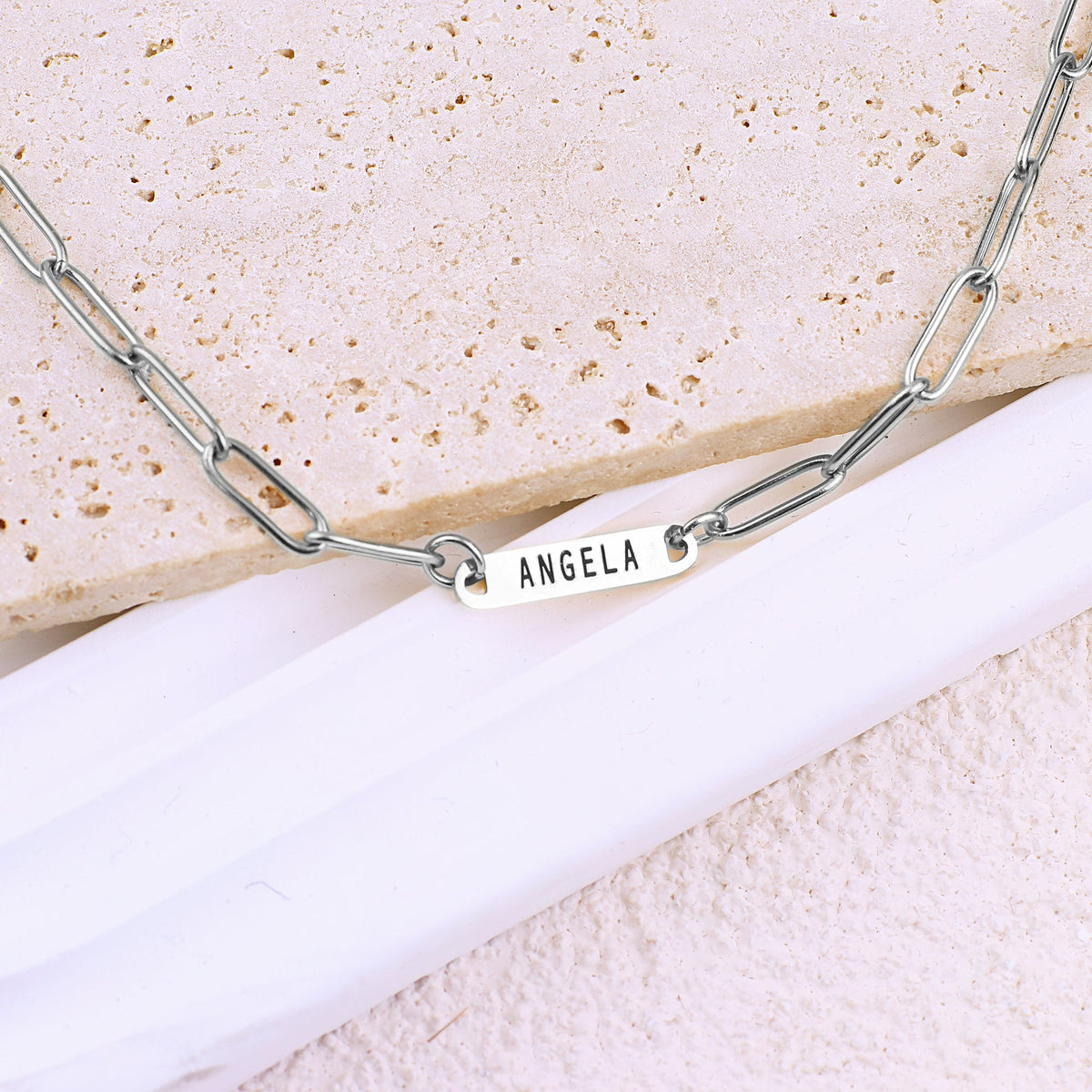 Collana con fermaglio e nomi personalizzati