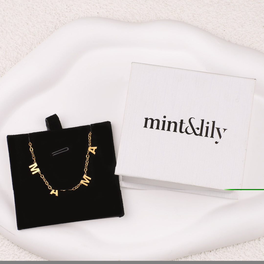 Personalizēta minimālistiska burta kaklarota