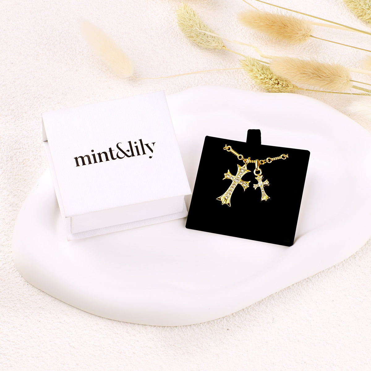 Collar con colgante de doble cruz