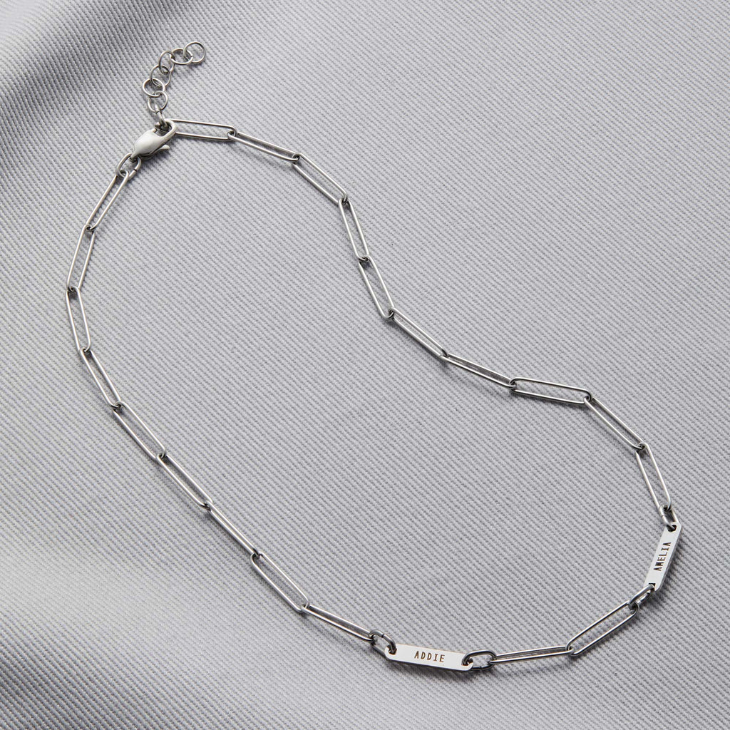 Collana con fermaglio e nomi personalizzati