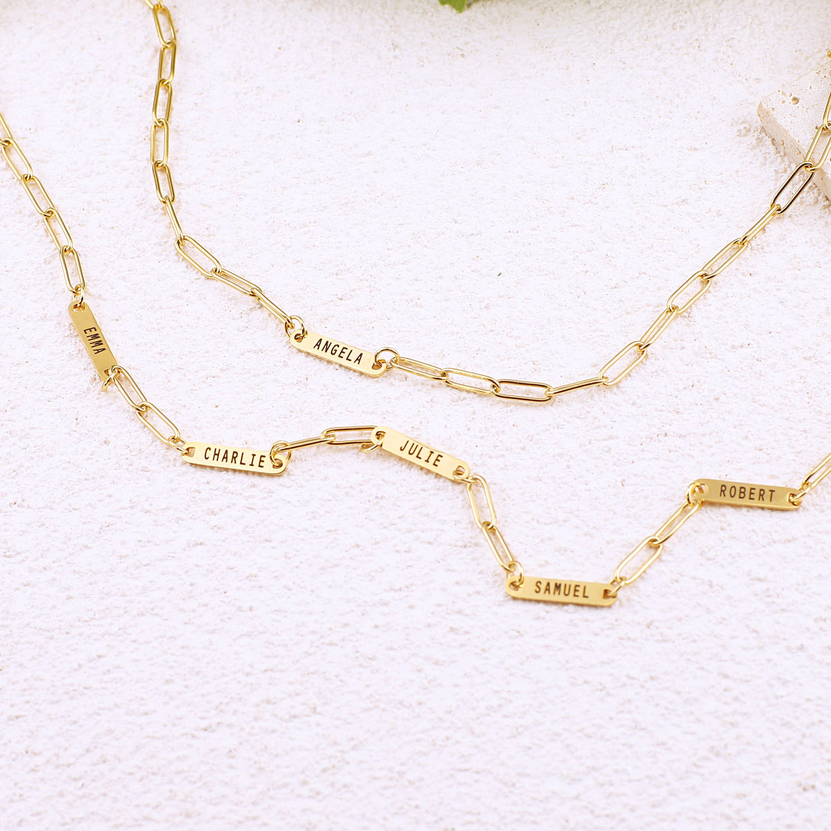 Collana con fermaglio e nomi personalizzati