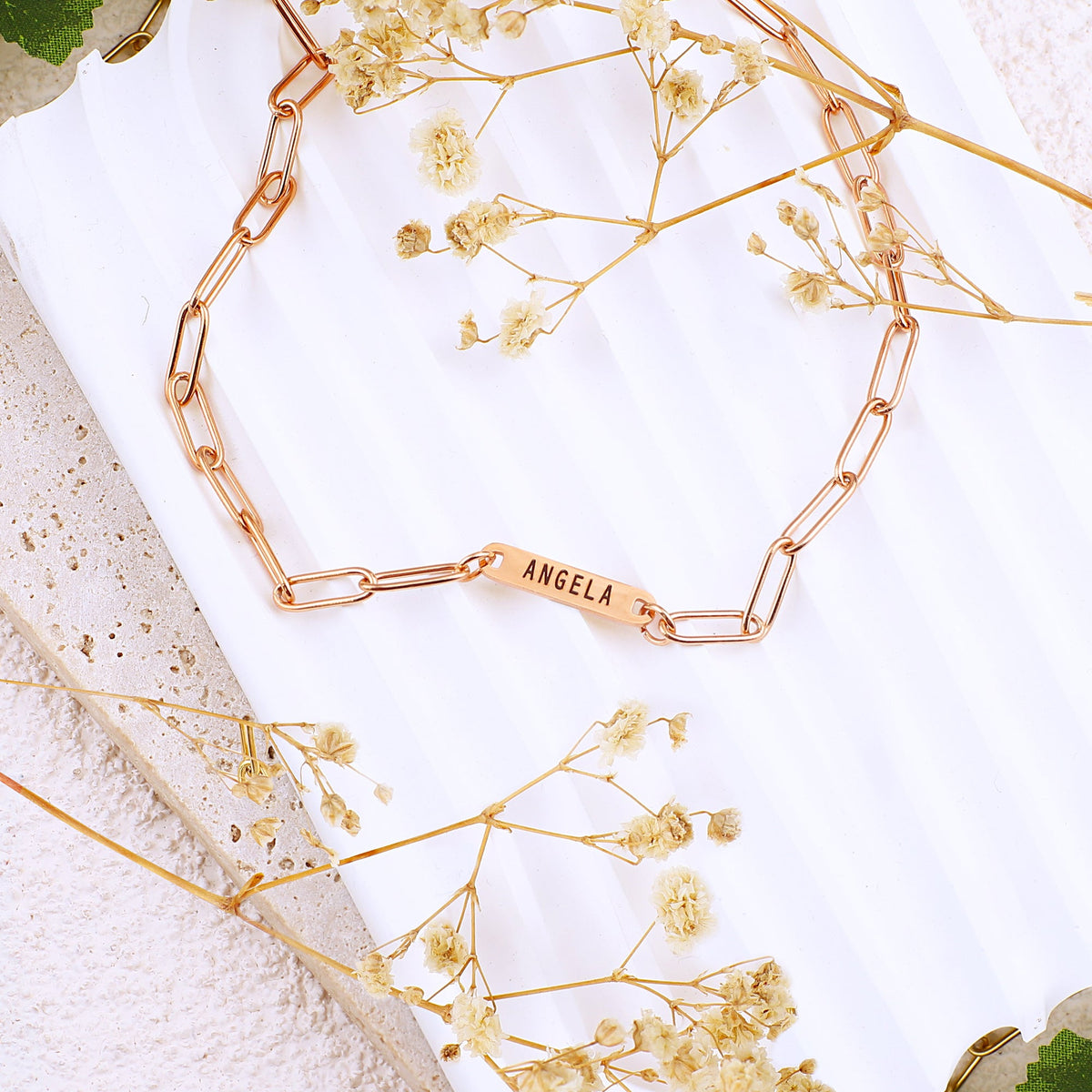 Collana con fermaglio e nomi personalizzati