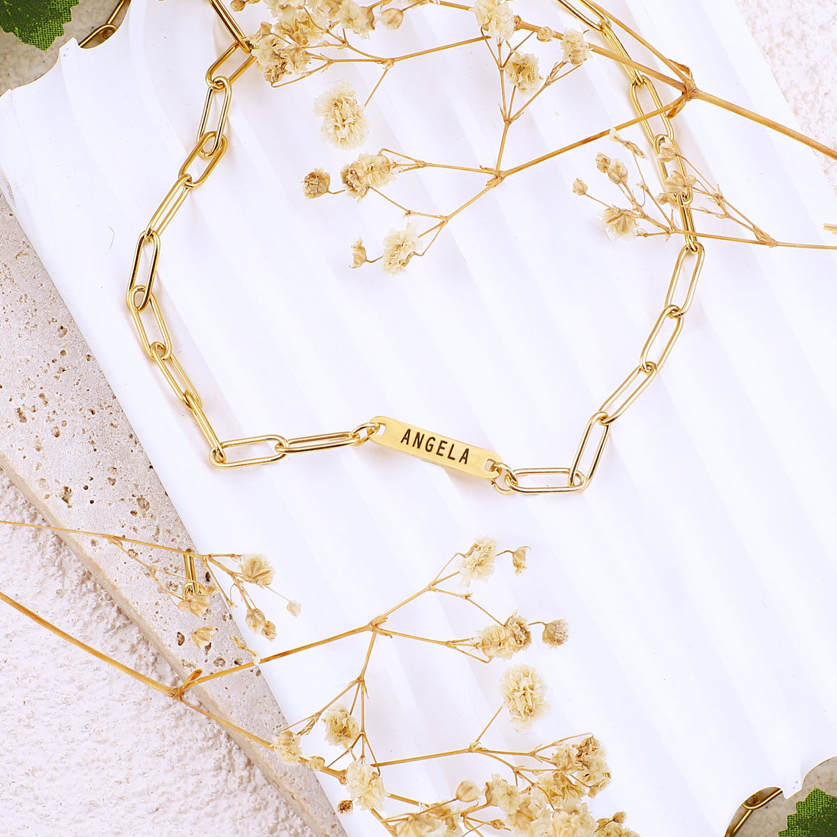 Collana con fermaglio e nomi personalizzati