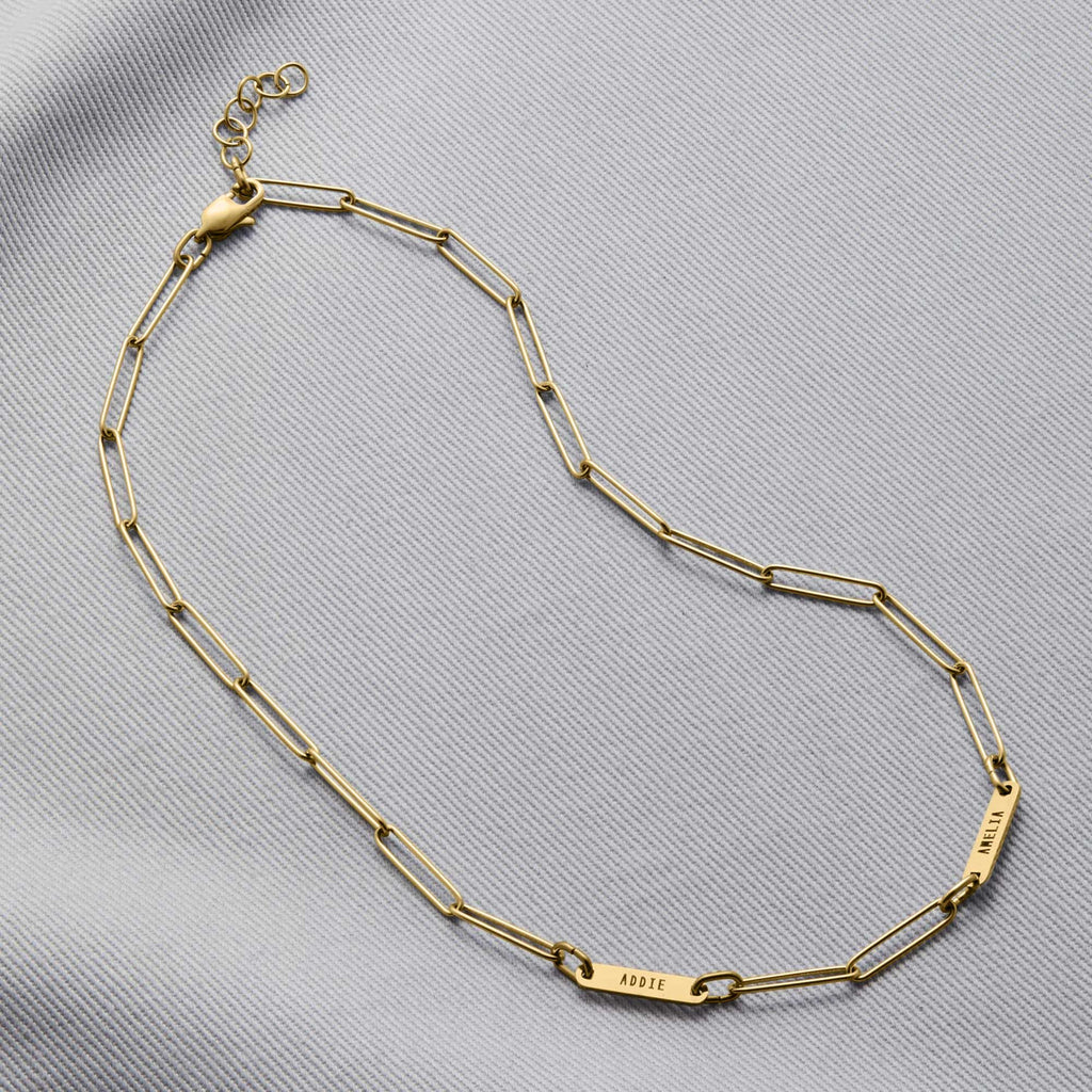 Collana con fermaglio e nomi personalizzati
