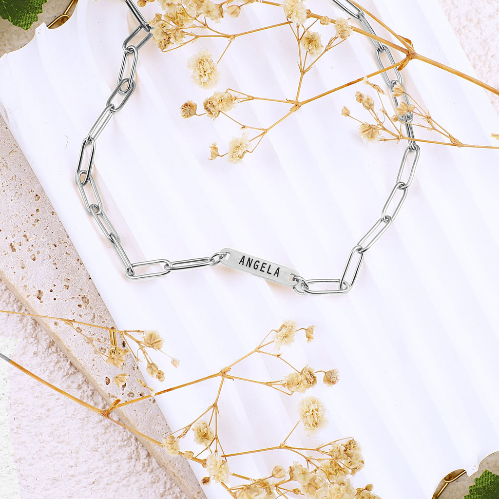 Collana con fermaglio e nomi personalizzati