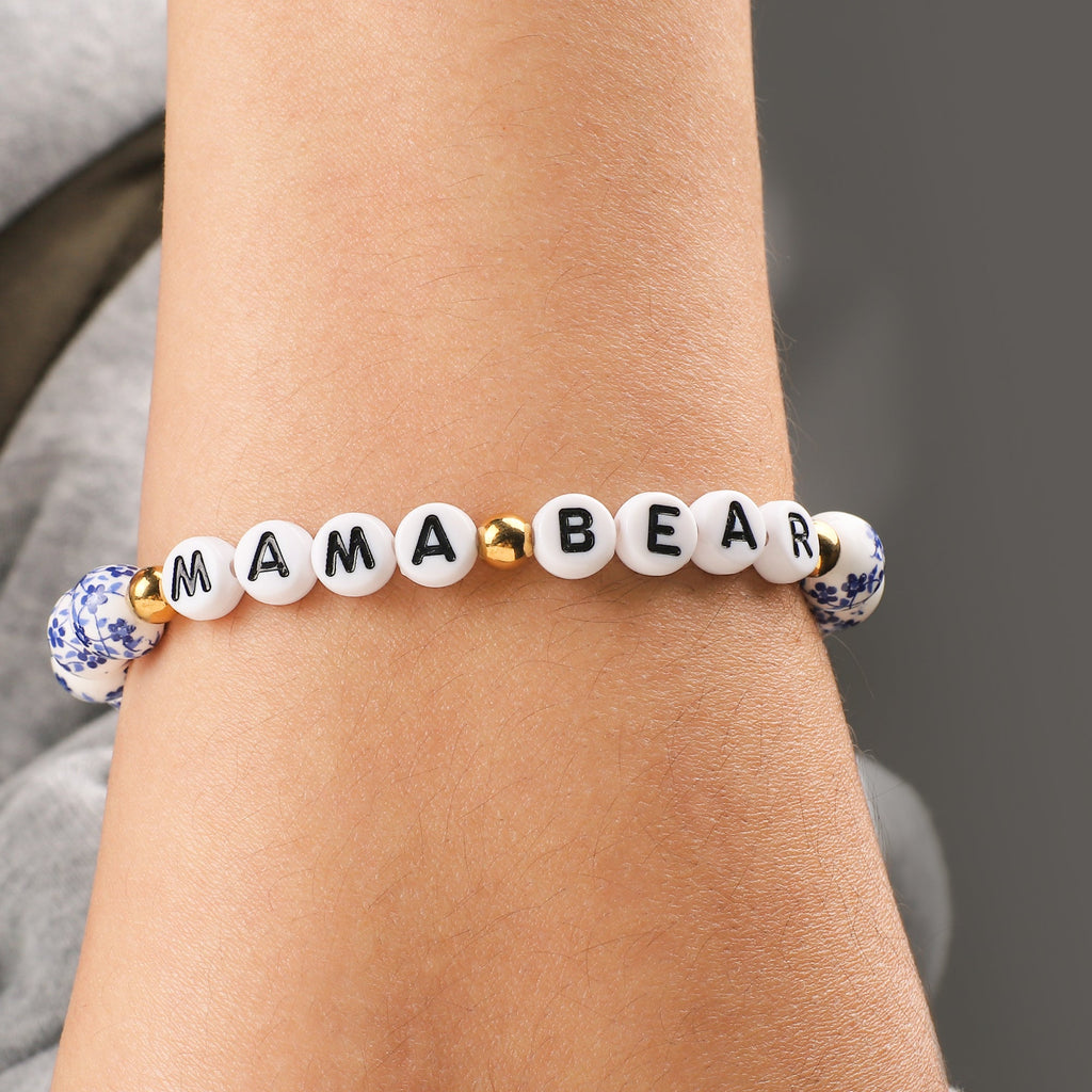 Perlenarmband mit personalisiertem Namen, blauem Porzellan und Blumenmuster