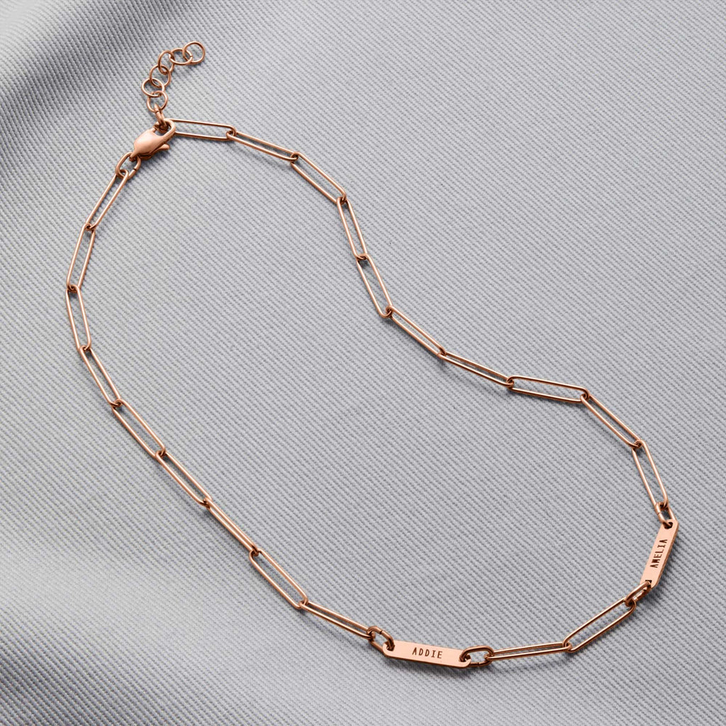 Collana con fermaglio e nomi personalizzati