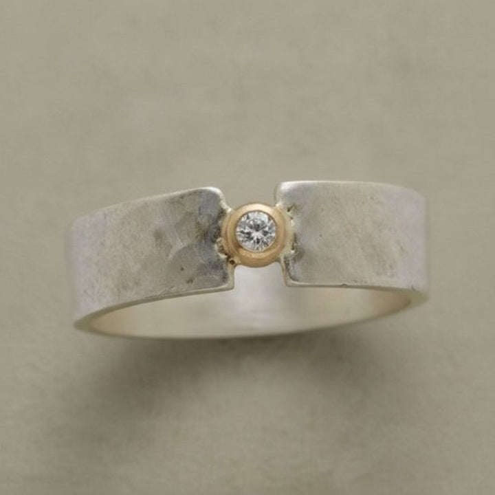 Anello in zirconia opalina