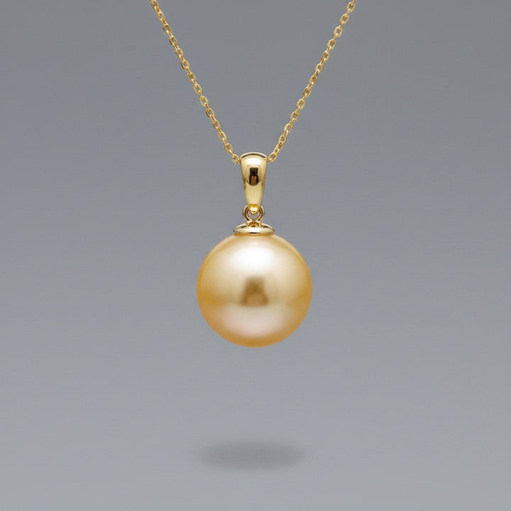 Selene Pearl Necklace