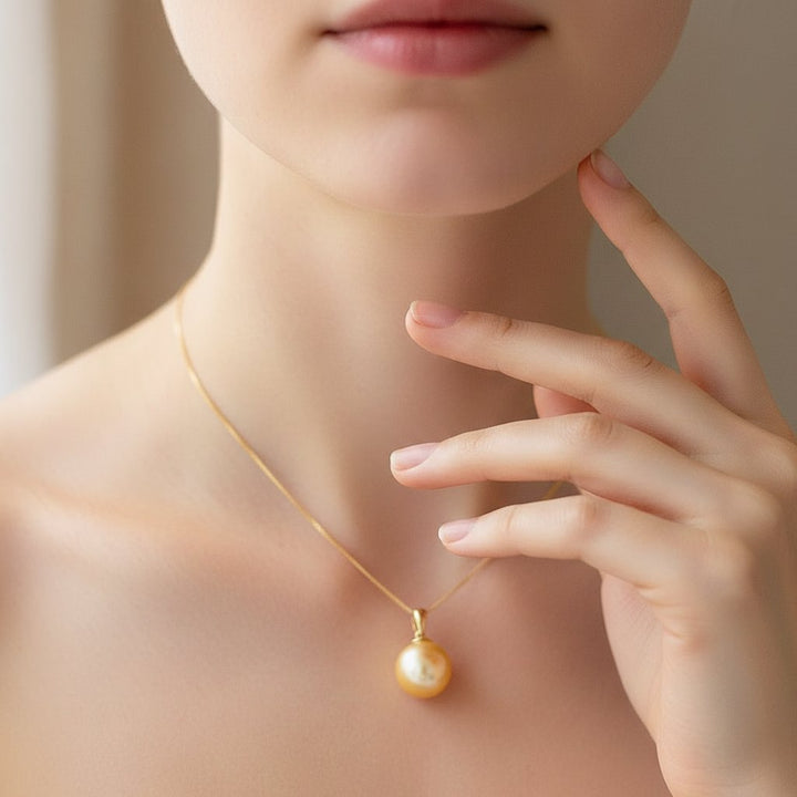 Selene Pearl Necklace
