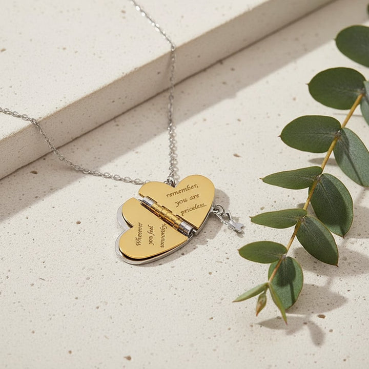 Colar Romântico com Medalhão em Forma de Coração