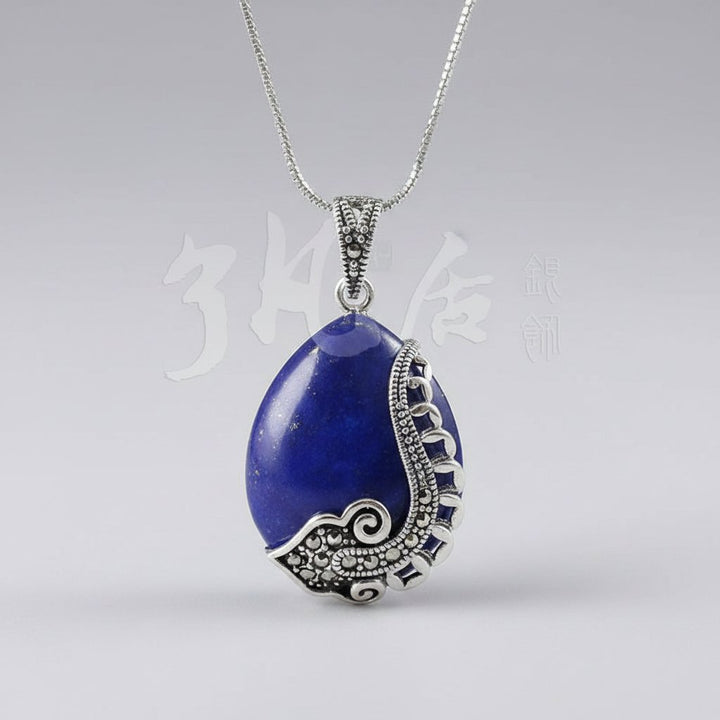 Une Vintage Necklace