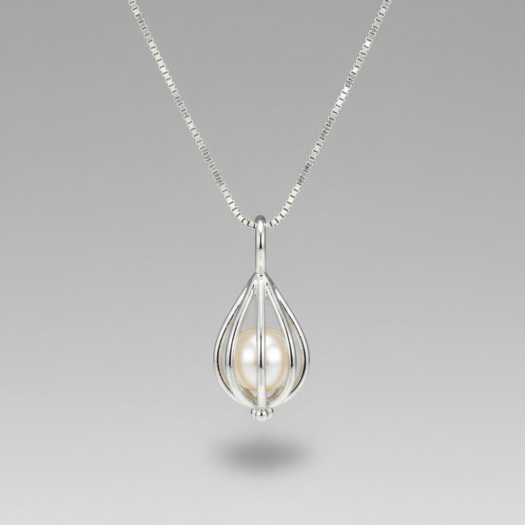 Vera Pearl Necklace