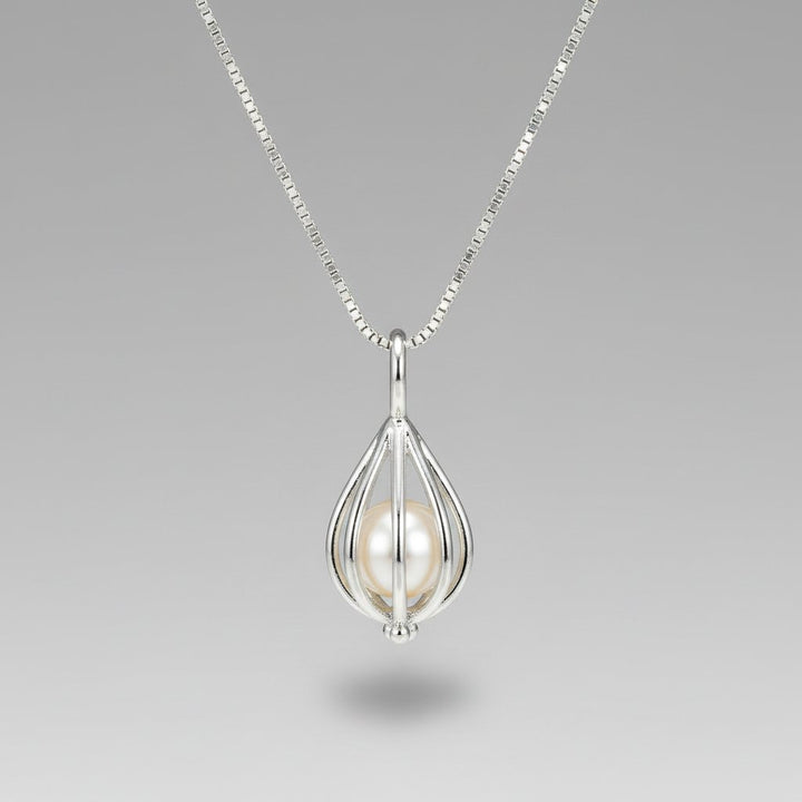 Vera Pearl Necklace