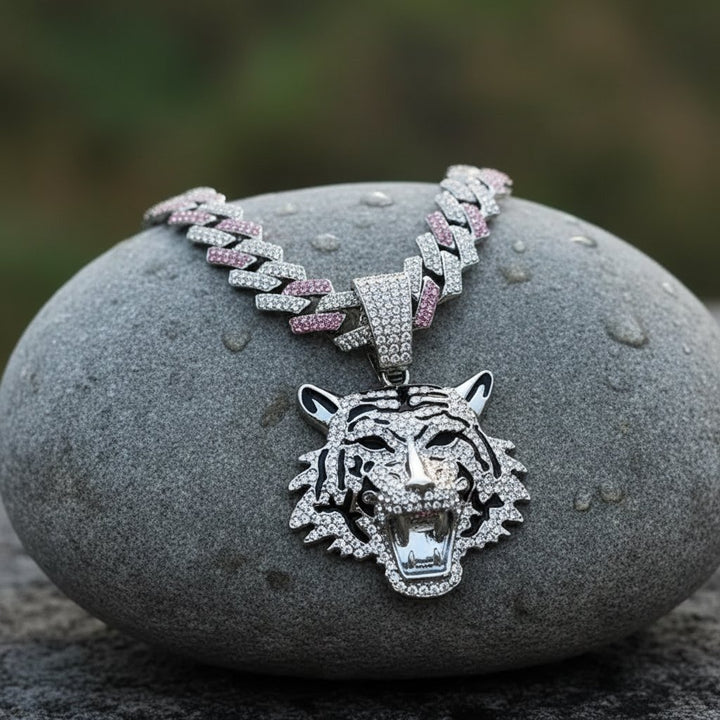 Leocadia Gold Necklace