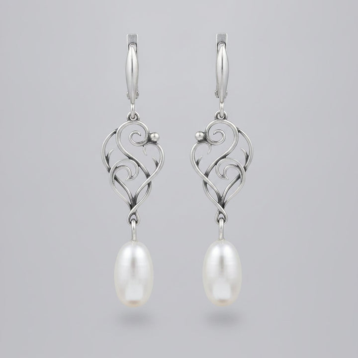 Hespera Pearl Earrings
