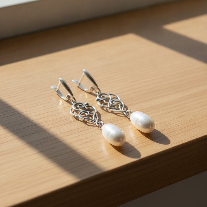Hespera Pearl Earrings