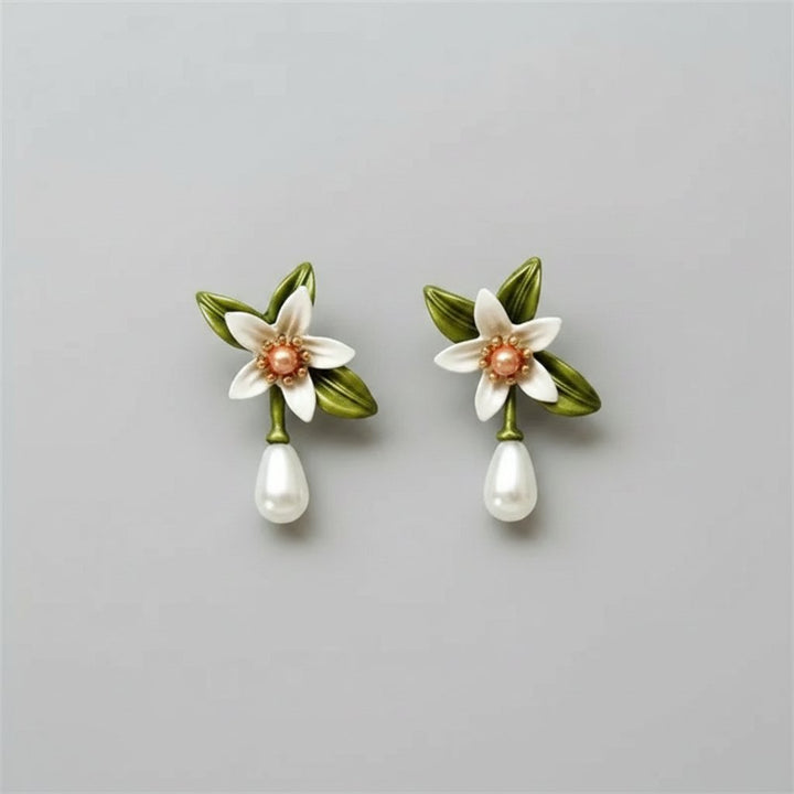Faye Pearl Earrings