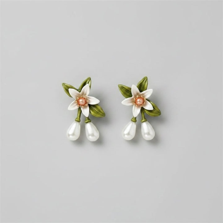 Eowyn Pearl Earrings