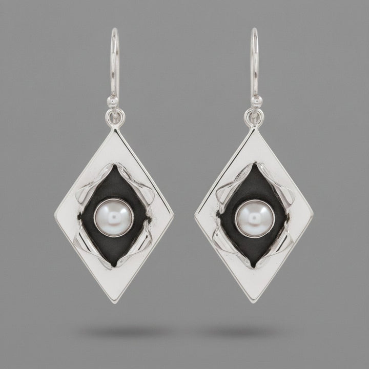 Bijou Pearl Earrings