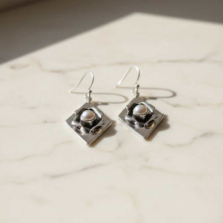 Bijou Pearl Earrings