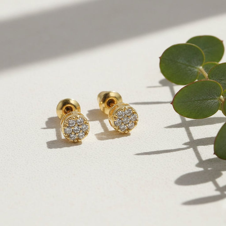 Brincos Clássicos Dourados com Diamante