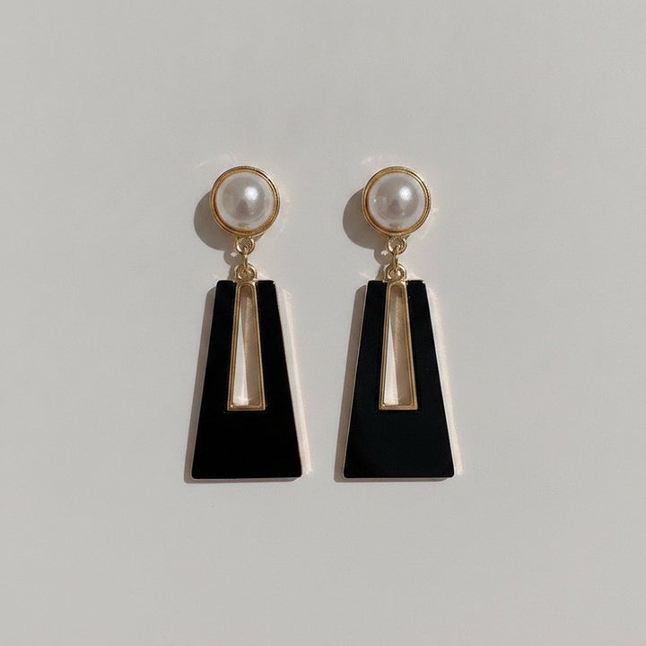 Iliana Pearl Earrings
