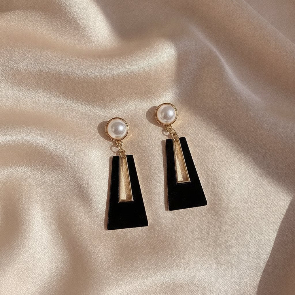 Iliana Pearl Earrings