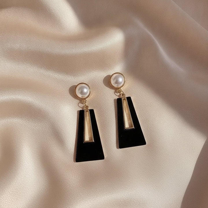 Iliana Pearl Earrings