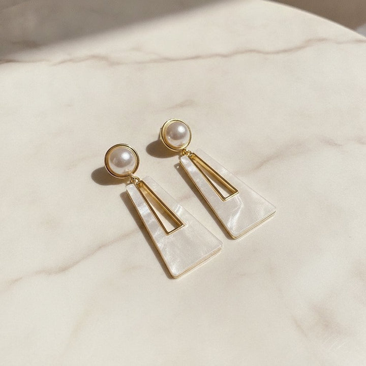 Iliana Pearl Earrings