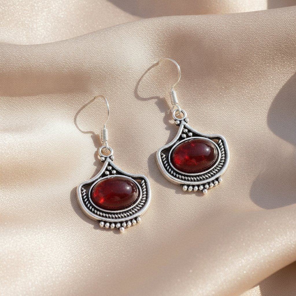 Une Garnet Earrings
