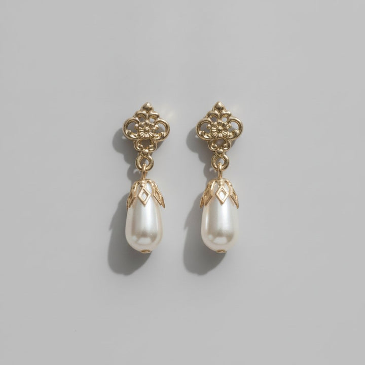 Elise Pearl Earrings
