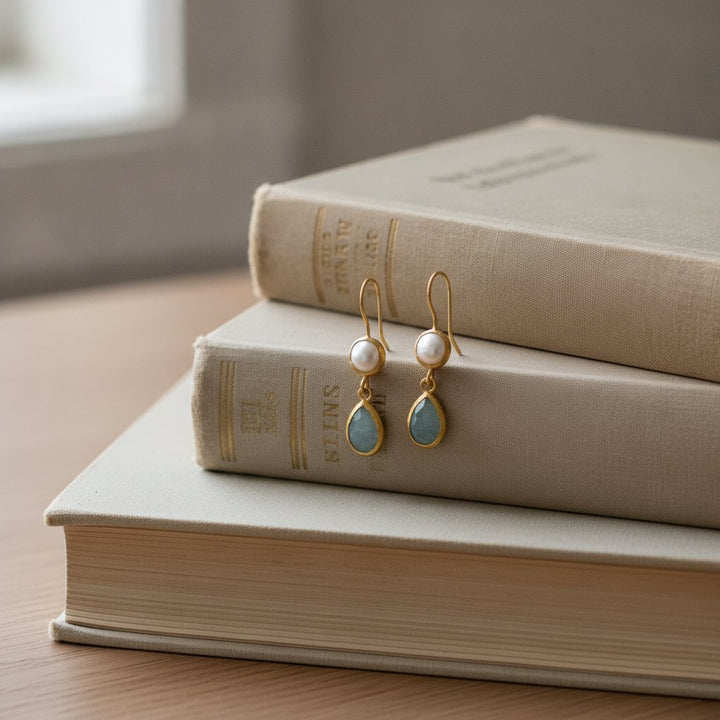 Orecchini vintage a goccia con perla blu