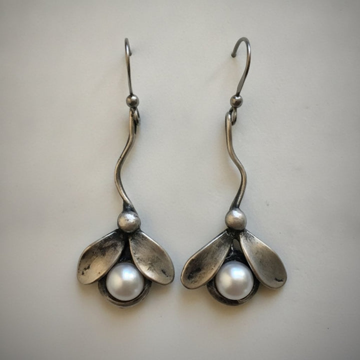 Marguerite Pearl Earrings