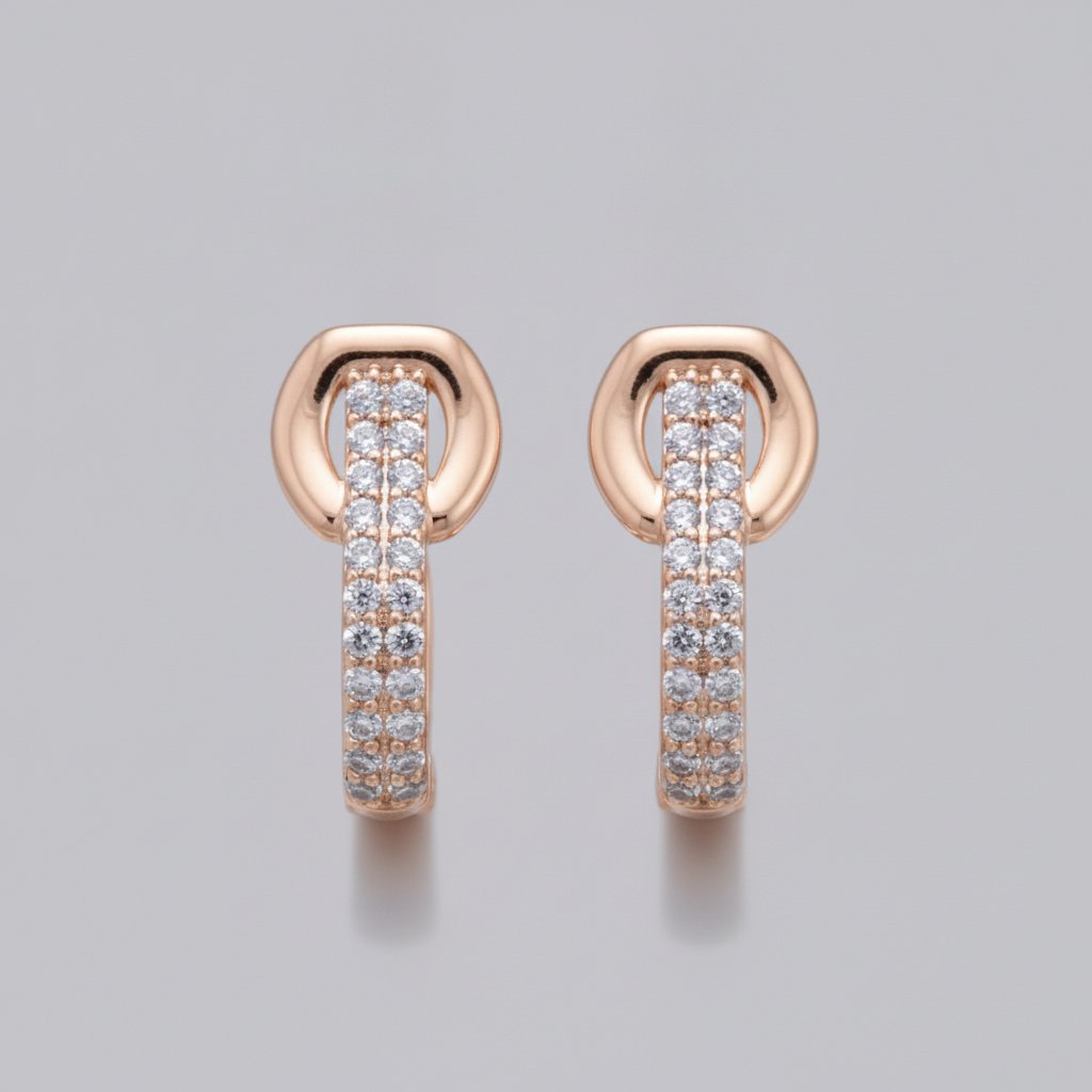 Elegante glänzende goldene Ohrringe