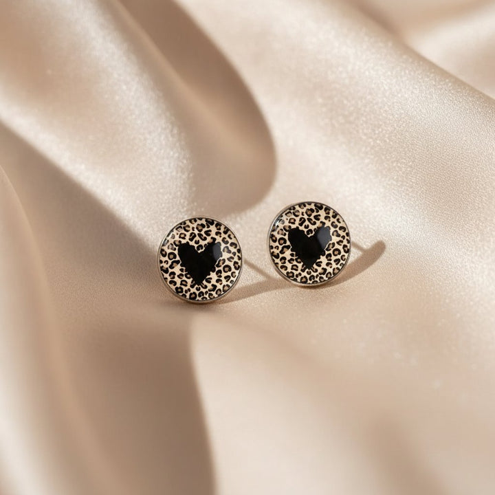 Pendientes vintage redondeados con corazón negro