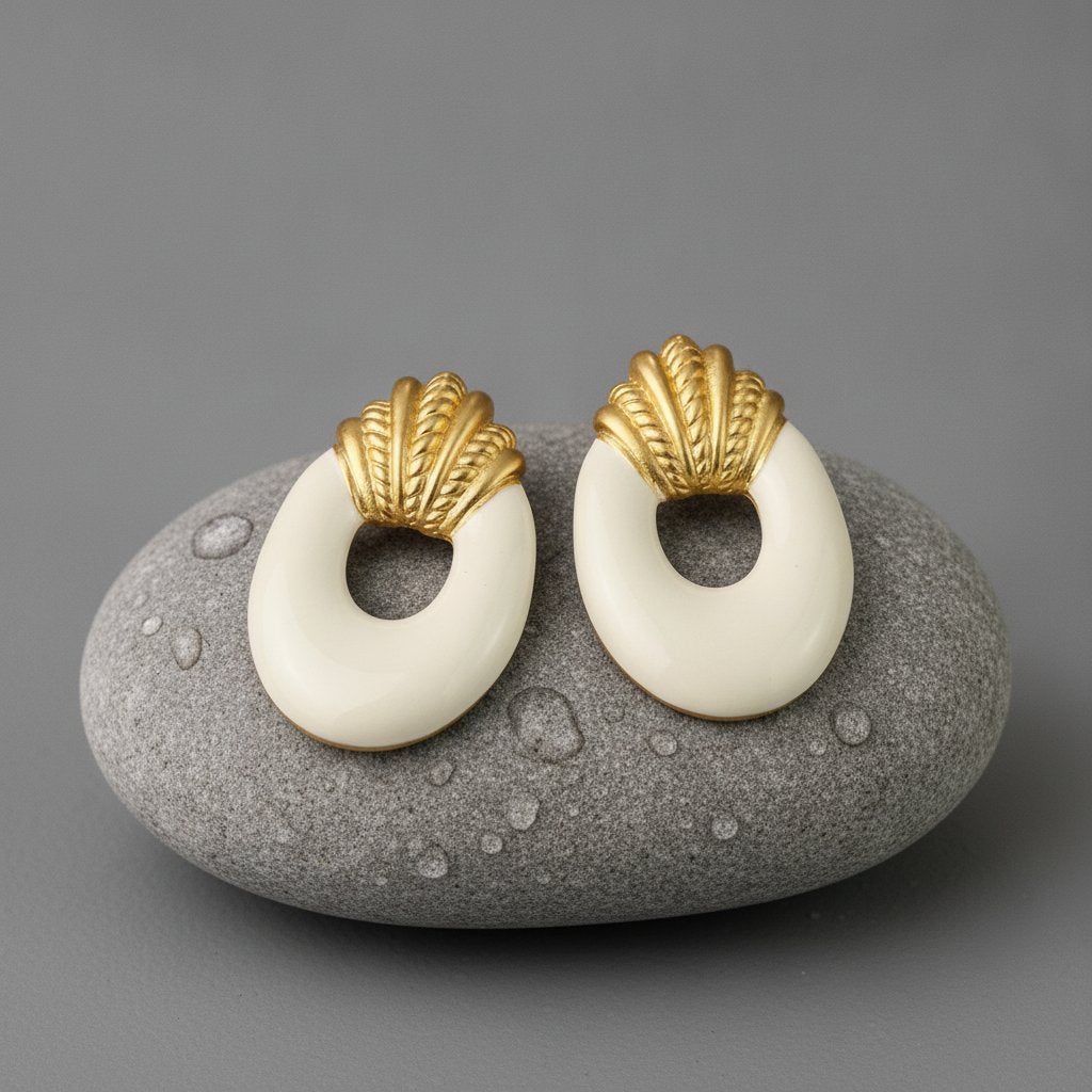 Elegante elfenbein-goldene Ohrringe