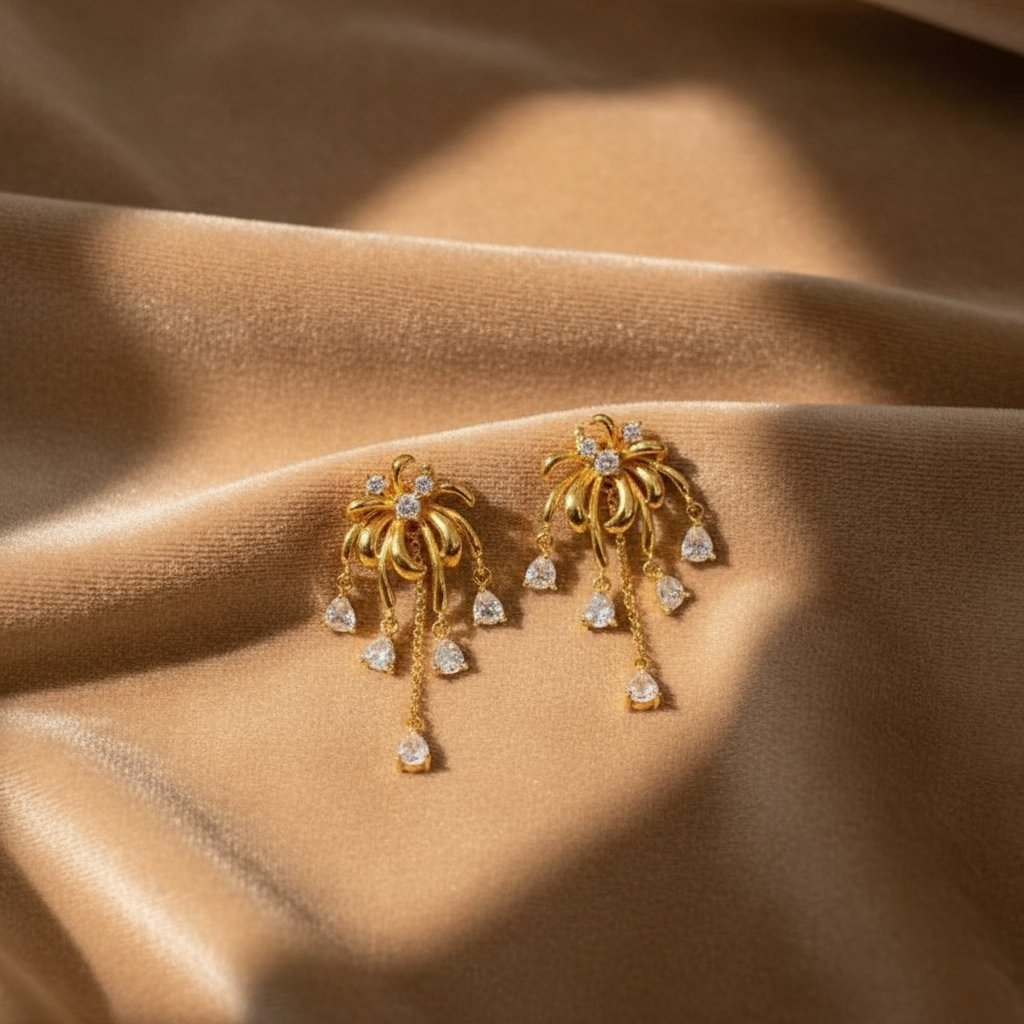Elegante goldene Kronleuchter-Ohrringe