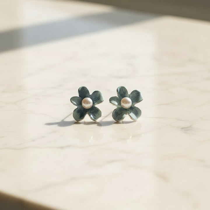 Une Pearl Earrings