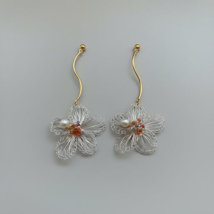 Une Earrings